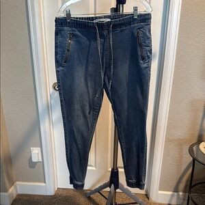 Celebrity Pink Women's Skinny Jeans - Dark Blue. Size Large